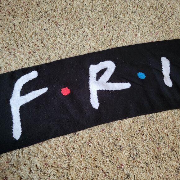 Women's FRIENDS Scarf - Picture 2 of 6